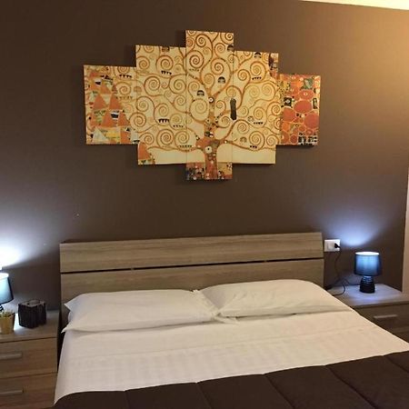 Hotel Ded 1 Parma Ngoại thất bức ảnh
